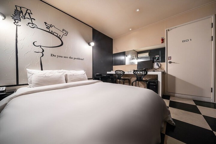Room 4 of 30