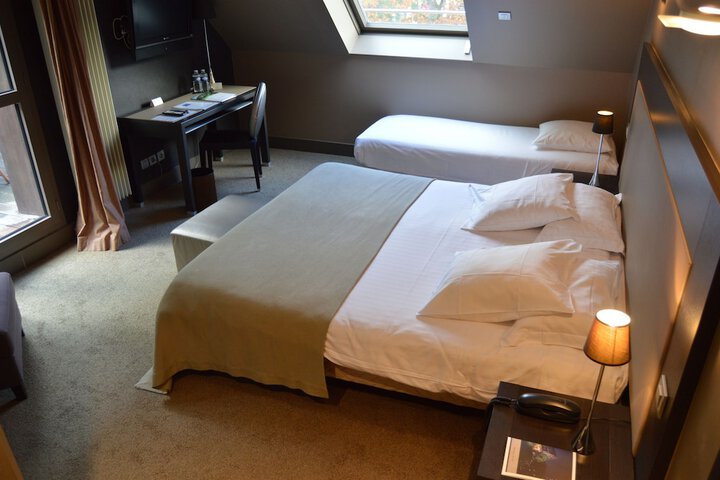 Room 6 of 39