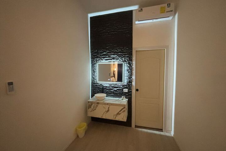 Room 21 of 25