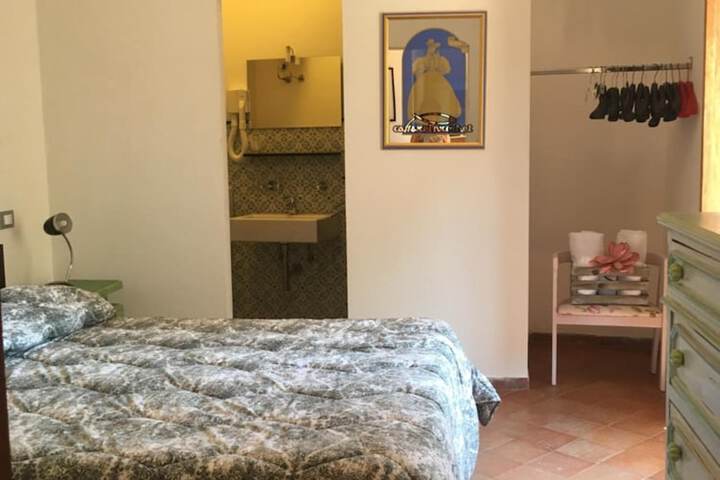Room 9 of 48
