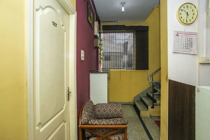 Room 10 of 12