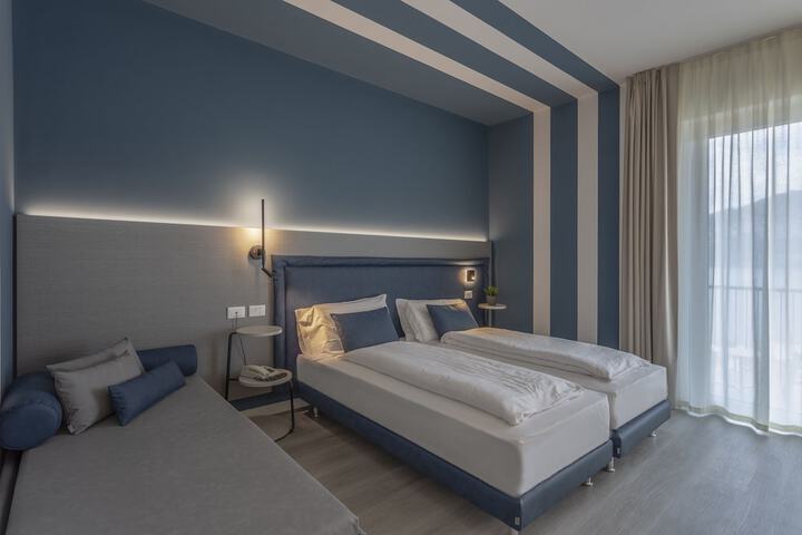 Room 10 of 68