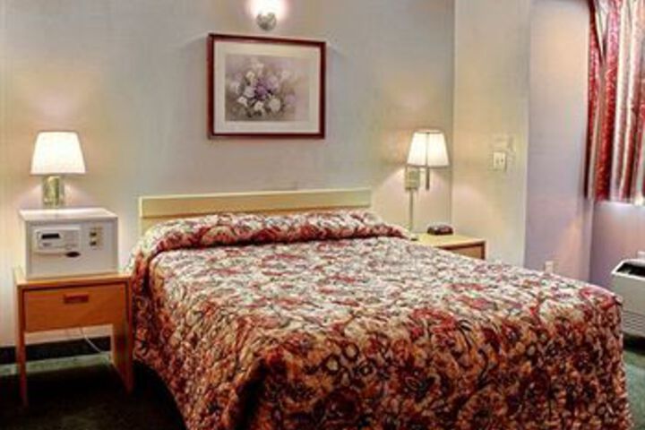 Room 12 of 16