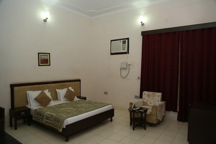 Room 9 of 54