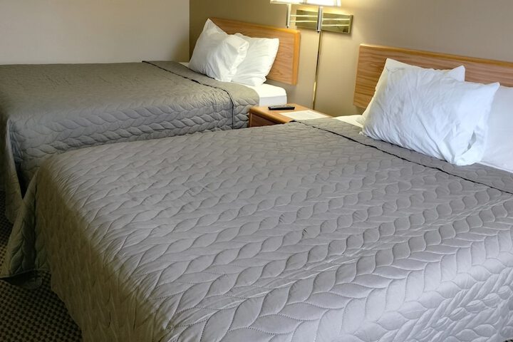 Standard Queen Bed Accessible (11 of 13)
