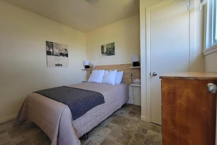 Room 2 of 68