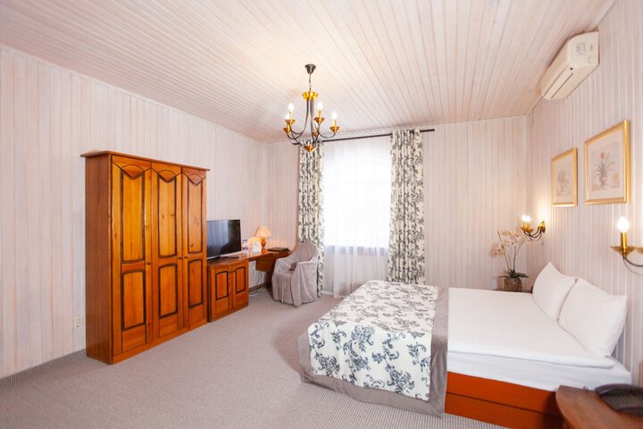 Room 9 of 67