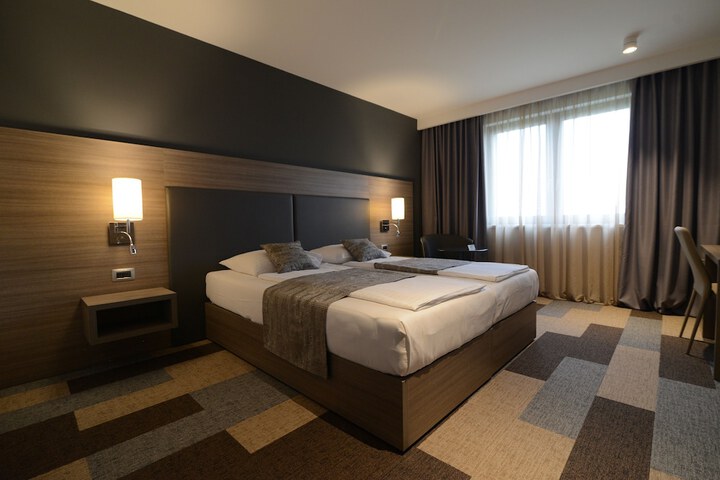 Room 5 of 38