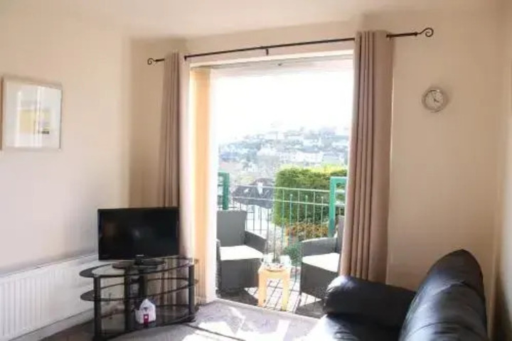 Room 5 of 18