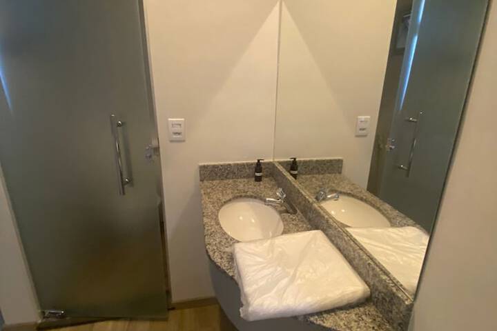 Room 16 of 19