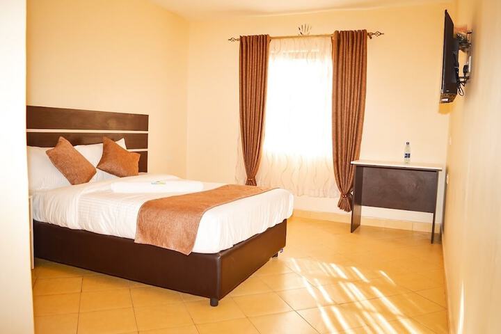 Room 5 of 16
