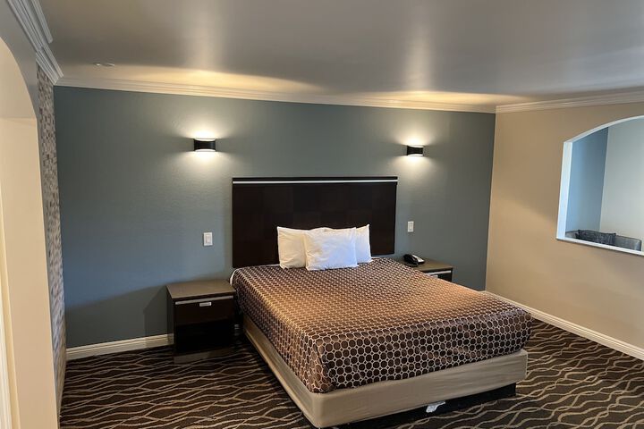 Room 30 of 66