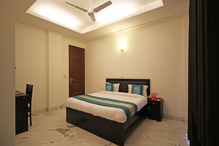 Room 11 of 23