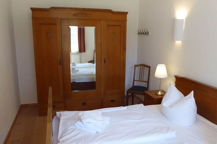 Room 3 of 44