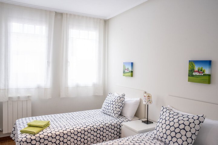 Room 2 of 25