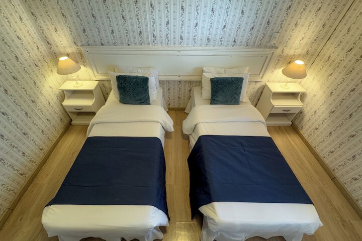 Room 27 of 97