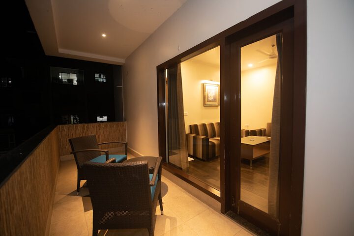 Lounge 41 of 71