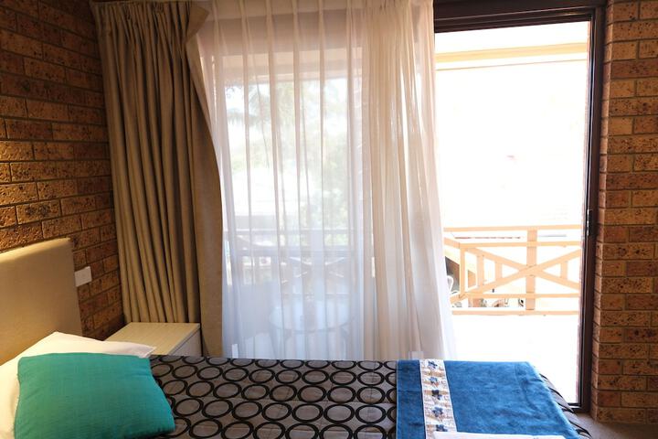 Room 30 of 169