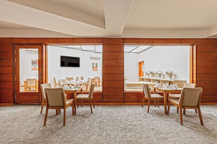 Dining 44 of 64