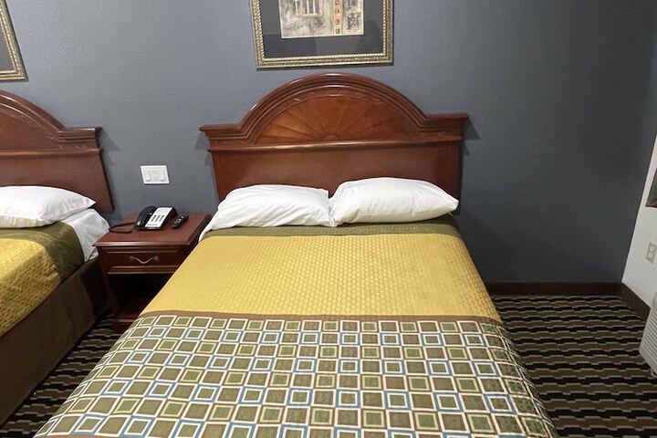 Room 11 of 25