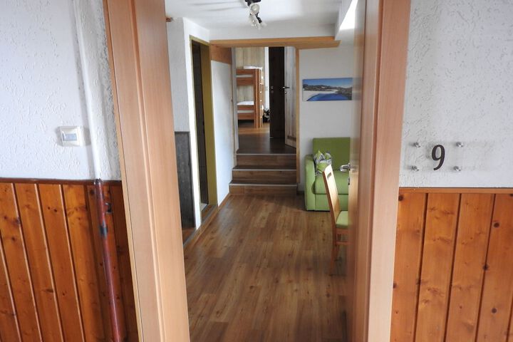 Room 13 of 33