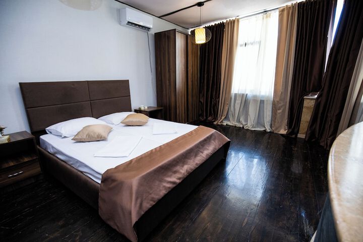 Room 33 of 190