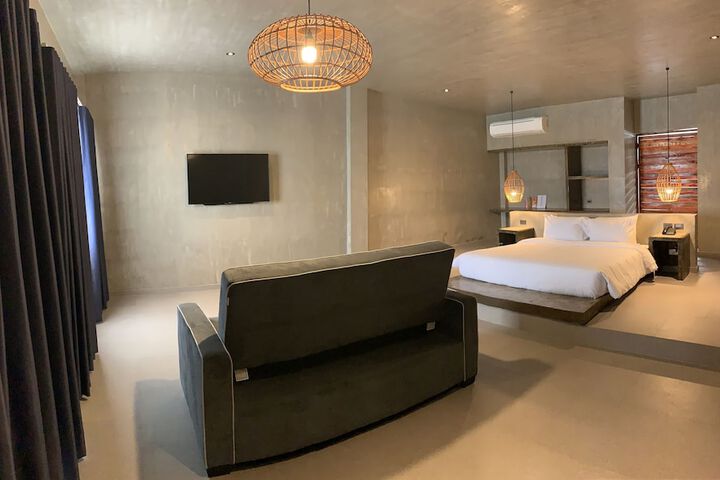 Room 16 of 66