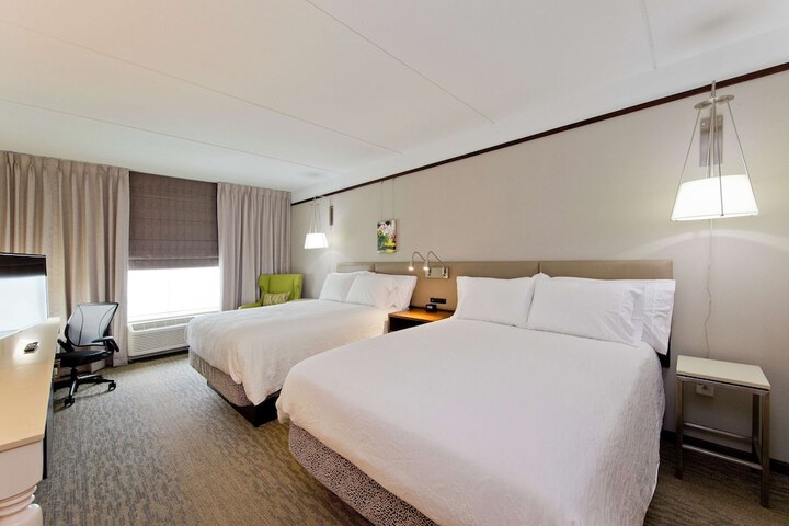 2 Queen Beds (5 of 7)