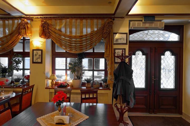 Dining Photos