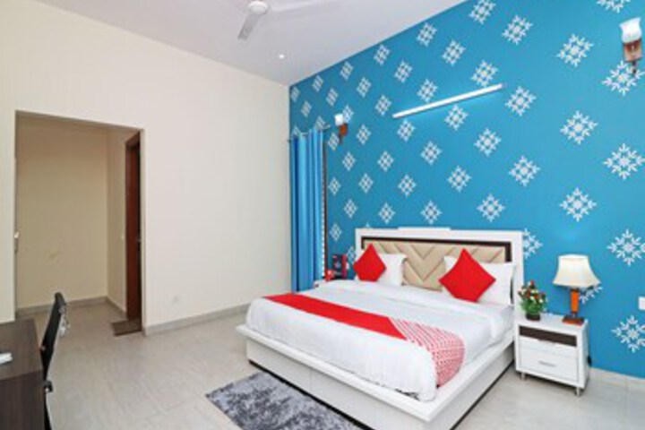 Room 33 of 37