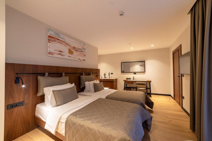 Room 28 of 128