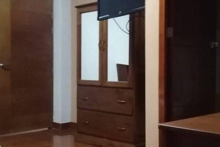 Room 7 of 13
