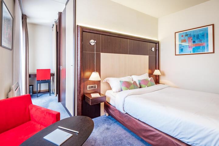 Room 8 of 19