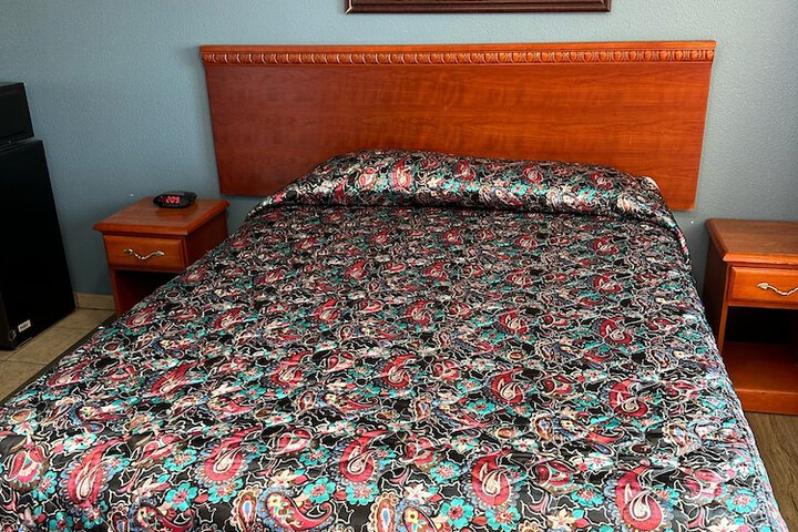 Room 5 of 8