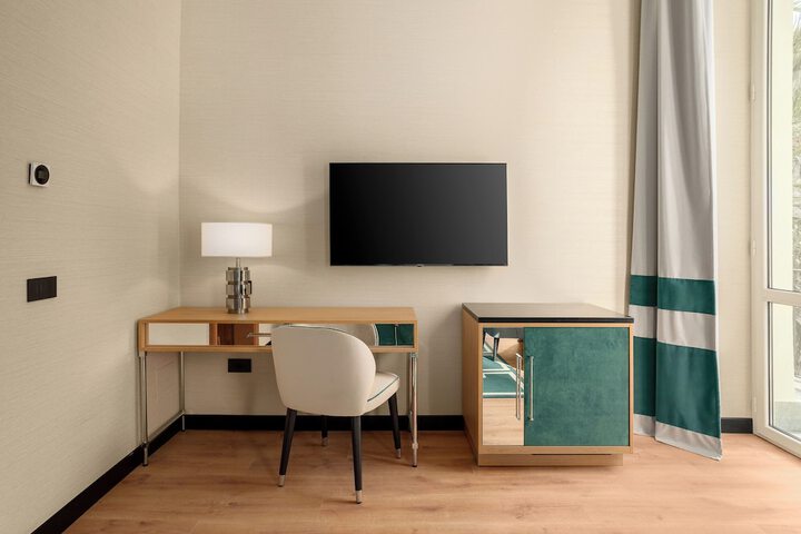 Room 7 of 43