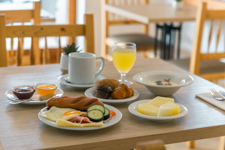 Breakfast/Coffee Service 32 of 38