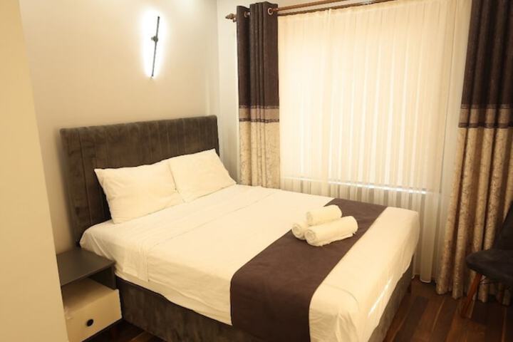 Room 5 of 8