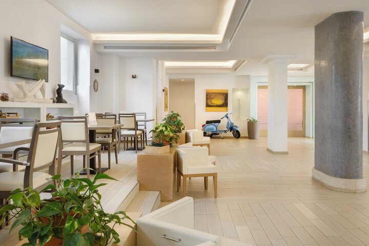 Entrance & Lobby