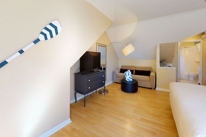 Room 51 of 85