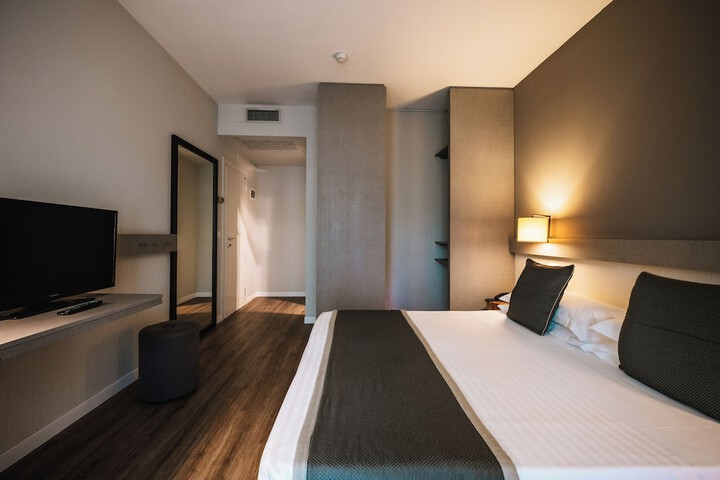 Room 40 of 127