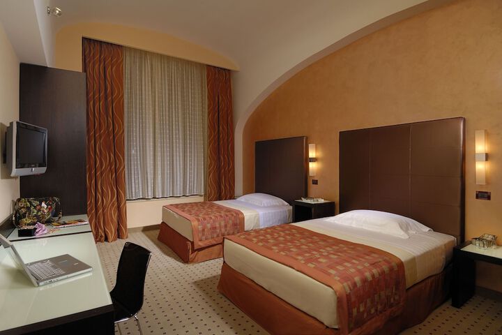 Room 3 of 35