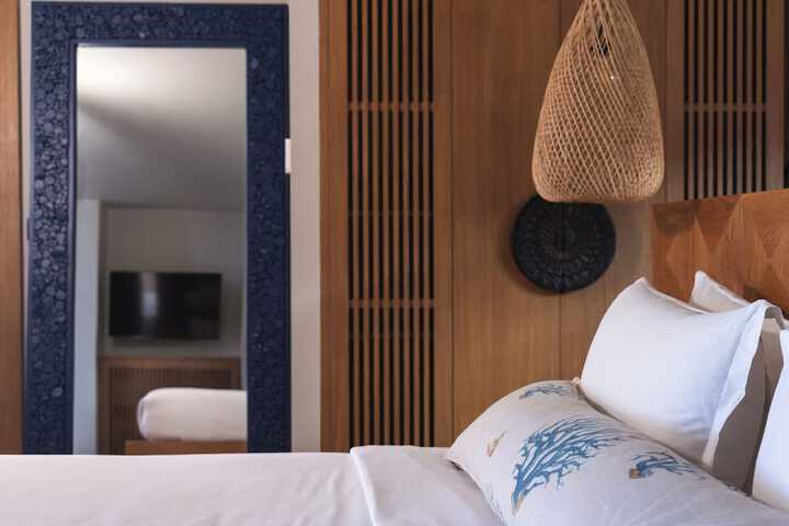 Room 14 of 100