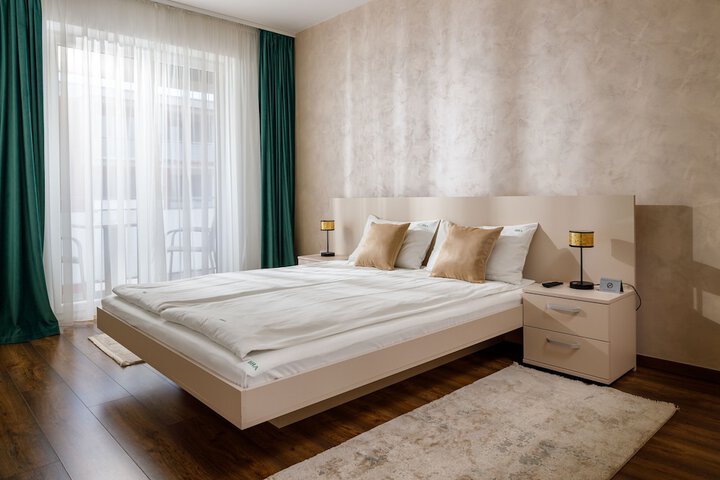 Room 15 of 141