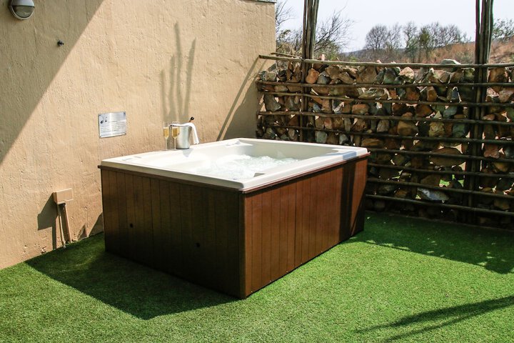 Hot Tub 15 of 38