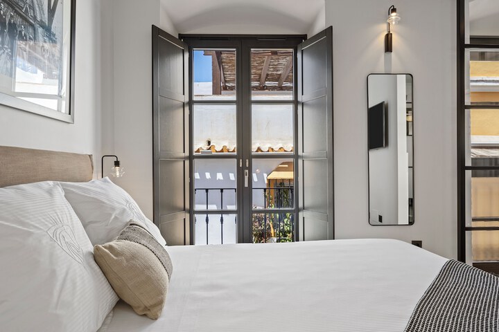 Room 10 of 26