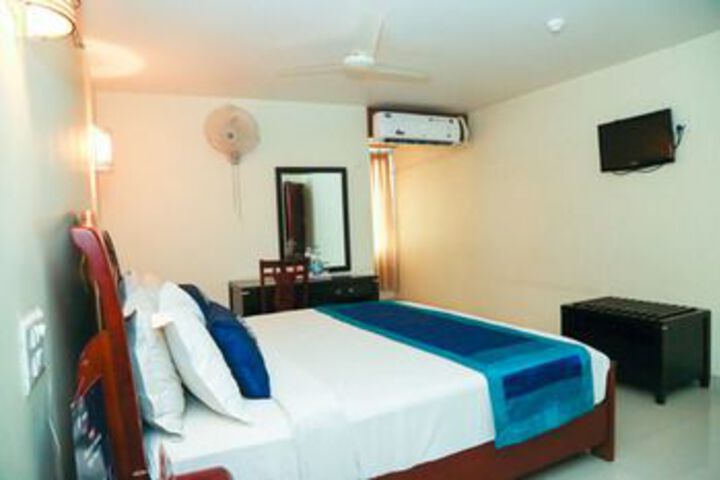 Room 9 of 18