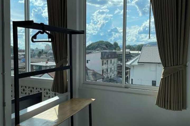 Room 7 of 77