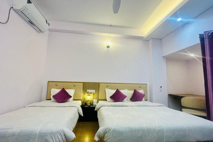 Room 9 of 16