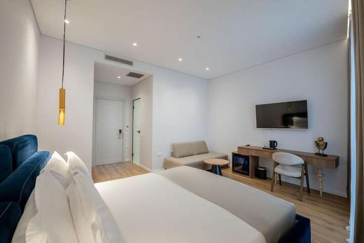 Room 104 of 189
