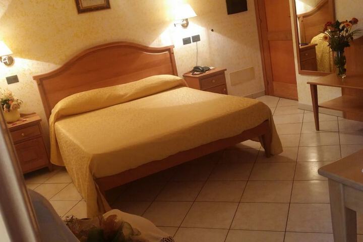 Room 9 of 48